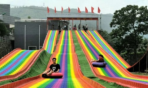 重庆彩虹滑草场